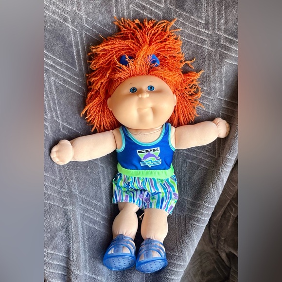 Cabbage Patch vintage Hasbro 15” red/blue doll in CPK clothes - children - Picture 6 of 17
